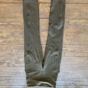 Lululemon leggings size 4 EUC, olive green